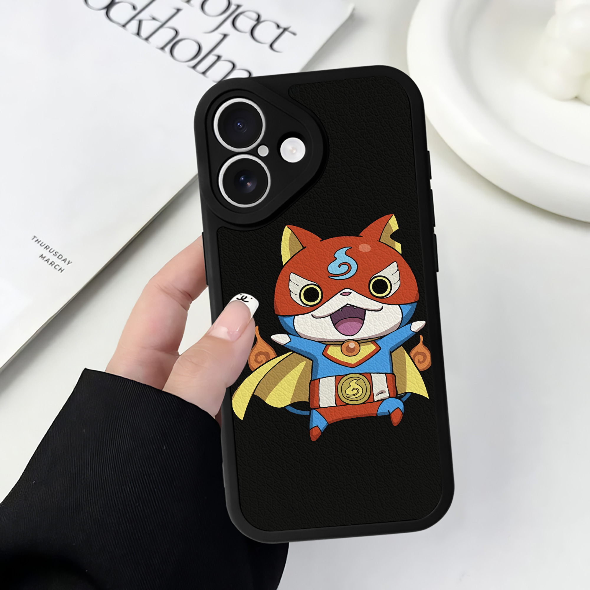 （画像用） 妖怪ウォッチ Yo-kai Watch 【iPhone 16シリーズ対応】シリコンスマホケース（レザー調） 材質：シリコン
